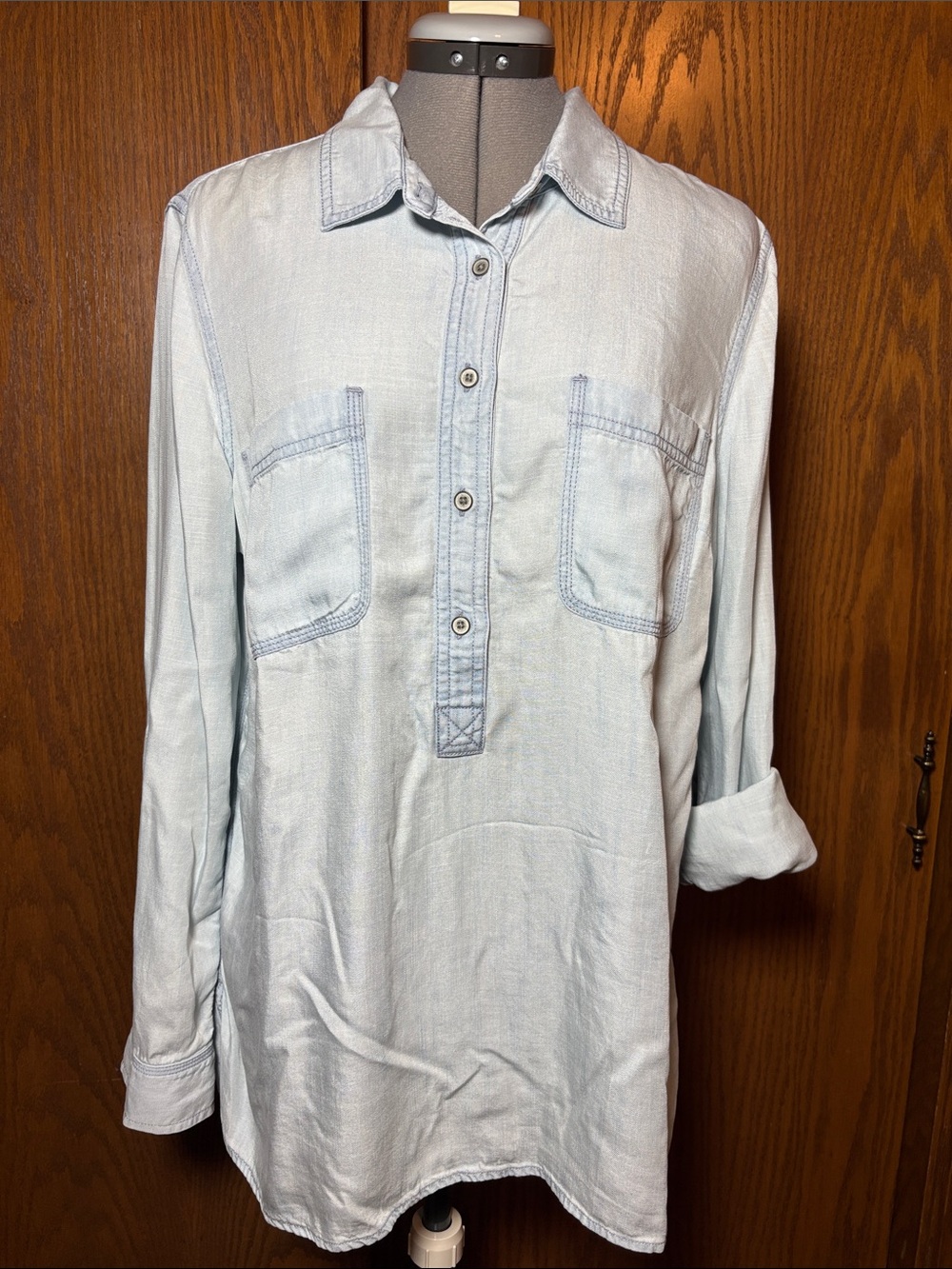 Women’s Talbots Light Blue Long-Sleeve Casual Button-Front Shirt - large